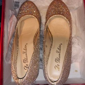 Beautiful rose gold glitter heals!!
